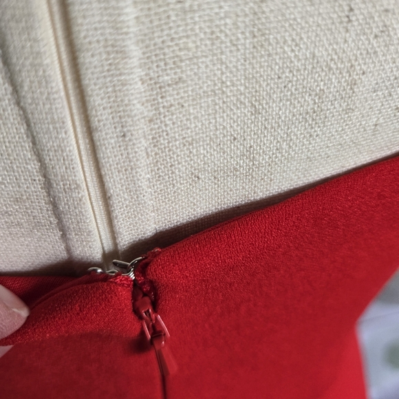 DB STUDIO | Crepe Keyhole Sheath with Side Slit in Poppy sz 2 - Picture 6 of 12